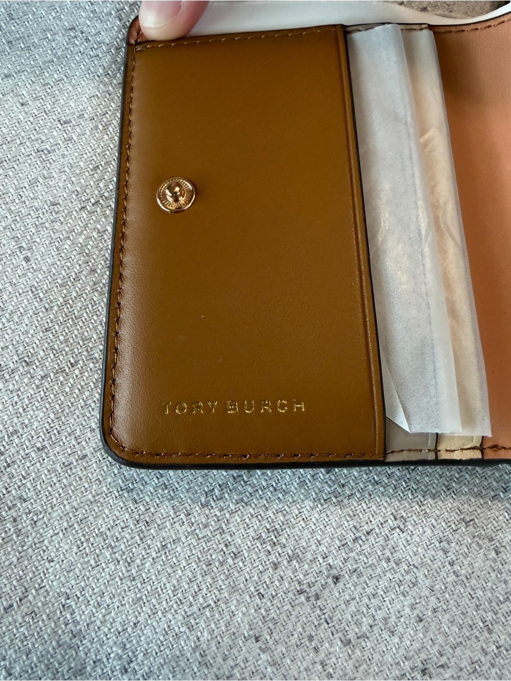 Tory Burch Robinson Pebbled Bi-Fold Wallet Carmel Cognac - Picture 5 of 9